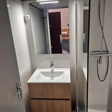 La Desirade J, Renove Avec Parking, Centre Port *