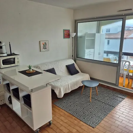 La Desirade J, Renove Avec Parking, Centre Port