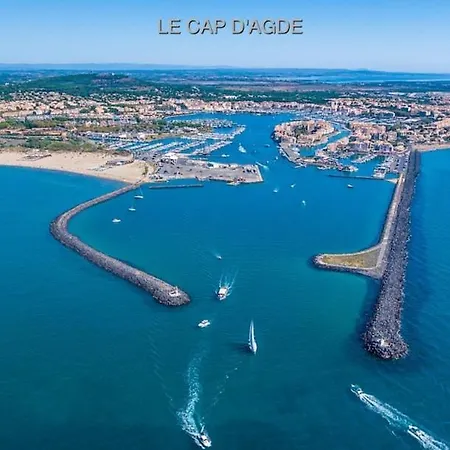 La Desirade J, Renove Avec Parking, Centre Port *
