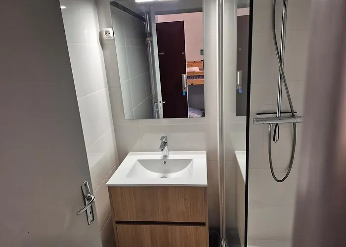 La Desirade J, Renove Avec Parking, Centre Port *