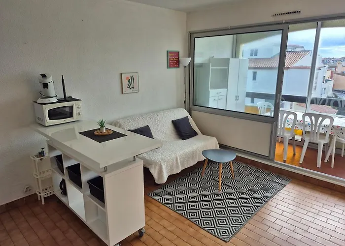 La Desirade J, Renove Avec Parking, Centre Port