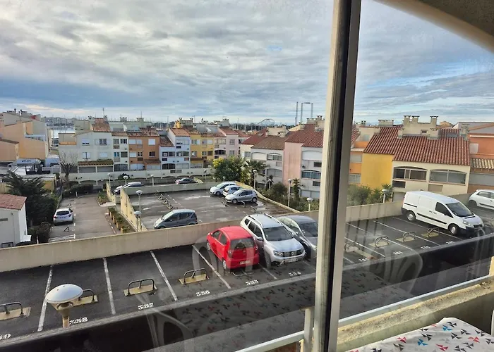 La Desirade J, Renove Avec Parking, Centre Port *