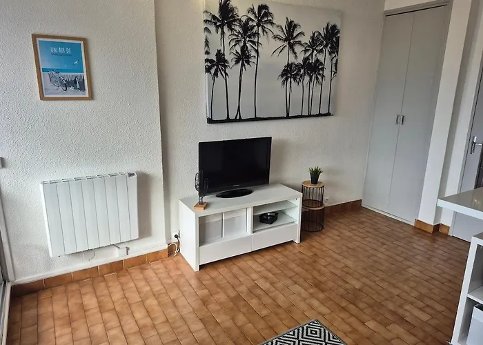 La Desirade J, Renove Avec Parking, Centre Port