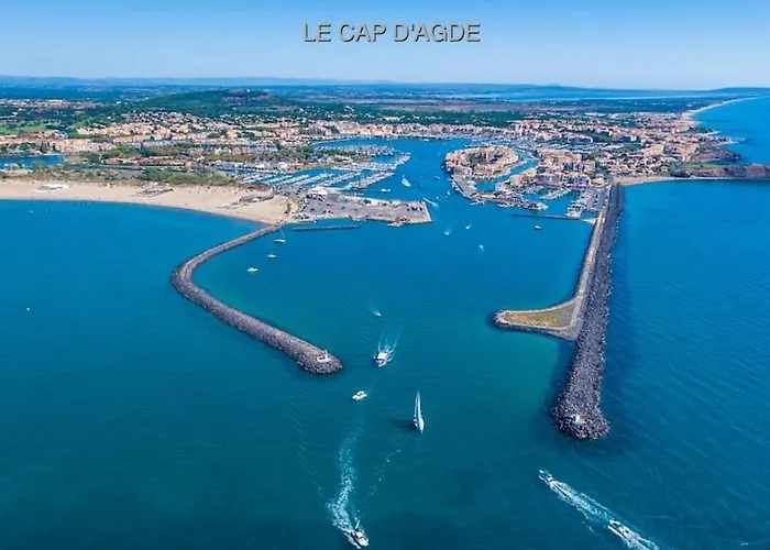 La Desirade J, Renove Avec Parking, Centre Port *